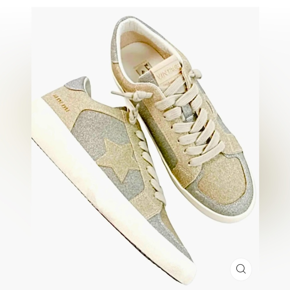 👠New in Box HOBO silver and gold metallic tennis shoes